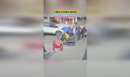 小哥车祸现场吃瓜,小哥化身“吃瓜群众”