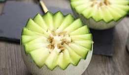 沉浸式吃小蜜瓜,尽享夏日甜蜜时光