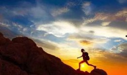 男女爬山吃瓜图片,共享山间瓜果时光