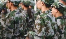 军训视频原版吃瓜,原版吃瓜，揭秘军营生活点滴