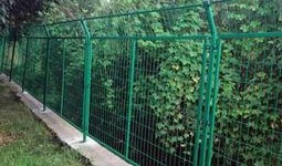 学校铁网围栏吃瓜,校园铁网围栏下的“吃瓜”趣事