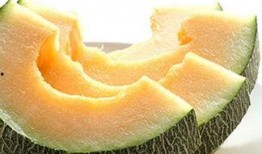 吃哈密瓜刮喉咙,一吃解喉痒，揭秘刮喉咙的秘密