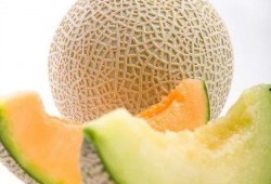 吃哈密瓜嘴巴有味