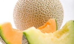 吃哈密瓜嘴巴有味