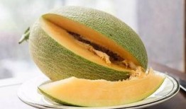 吃哈密瓜刮喉咙,一吃解喉痒，揭秘刮喉咙的秘密