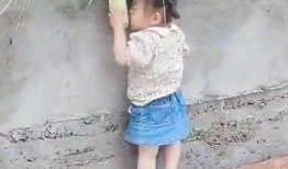 接小孩偷瓜吃